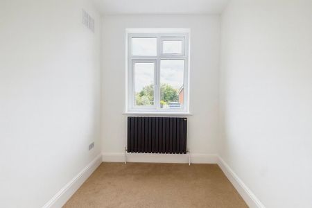 4 bedroom semi-detached house to rent - Photo 3