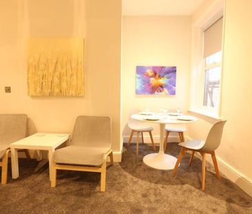 1 bedroom in a flat share to rent - Photo 1