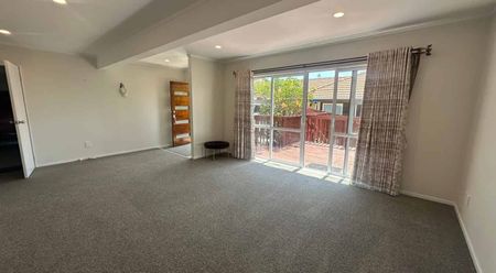 Spacious Three Bedroom Property in Te Atatu - Photo 5