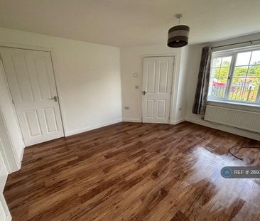 3 bedroom semi-detached house to rent - Photo 5
