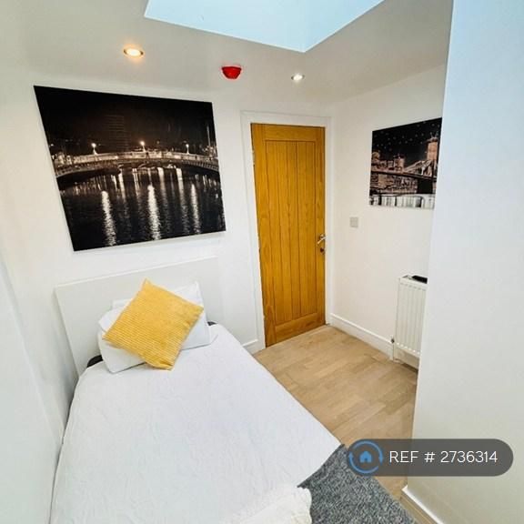 1 bedroom in a house share to rent - Photo 1