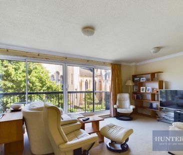 3 bedroom Flat To Let - Photo 4