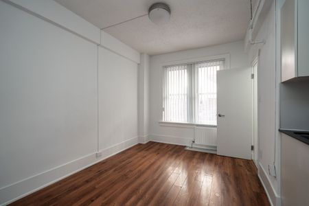 160 Huron Street - Photo 3