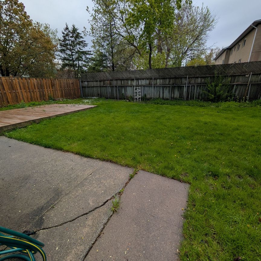 For Lease - 20 Wellington Crescent, Belleville, Ontario - Photo 1