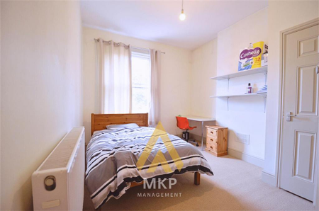 7 bedroom end of terrace house to rent - Photo 3