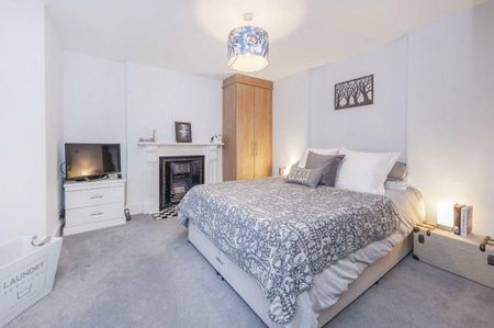 3 bedroom flat to rent - Photo 4