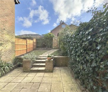 3 bedroom terraced house to rent - Photo 2