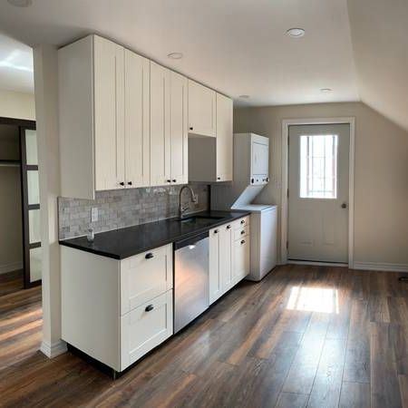 Vintage Meets Modern: Renovated 2 bed, 1 bath apartment - Photo 4