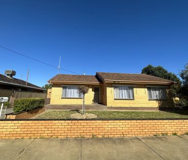 42 Field Street, SHEPPARTON VIC 3630 - Photo 4