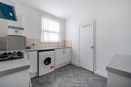 Leonard Road, N9, London - Photo 5