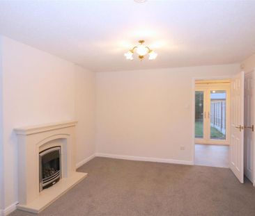2 bedroom mews to rent - Photo 4
