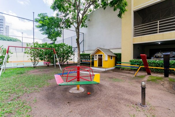 Apartamento com 2 quartos e 80m² para alugar em Passo da Areia, Porto Alegre. - Photo 1