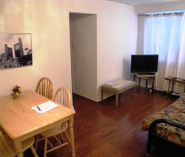 Lovely furnished 1-bedroom apartment, parking - Photo 2