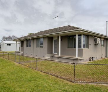 Convenient and Comfortable Living in North Albury - Photo 3