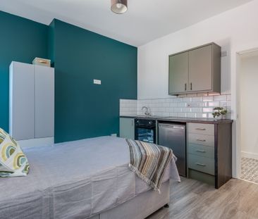 Stunning 7bed All Ensuite HMO Room 7 - Double Room Kitchenette & En... - Photo 6