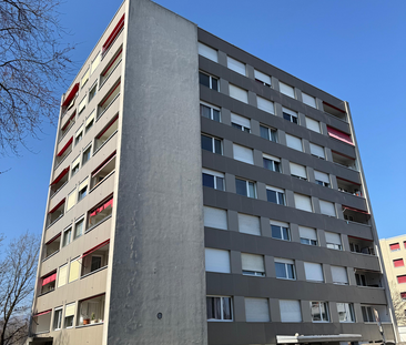 Helle 1.5-Zimmerwohnung im 7. Stock / Mietzinsaktion - Photo 2