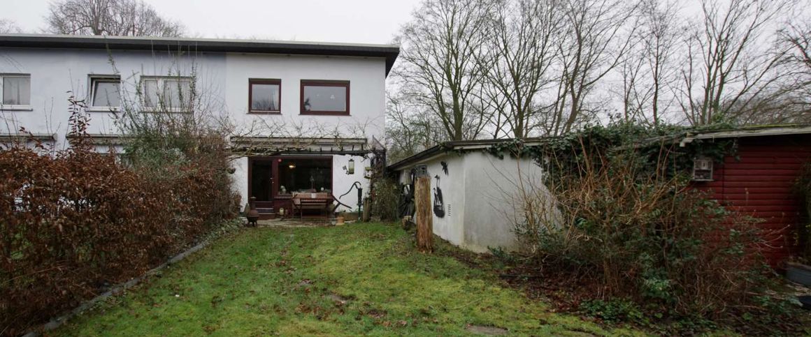 Charmantes Reihenendhaus mit großem Garten, Vollkeller und Garage - Photo 1