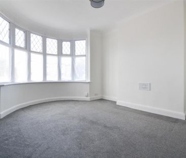 3 Bed Terraced House, Martin Way, SM4 - Photo 4