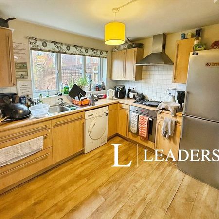 1 bedroom in a house share to rent - Photo 3