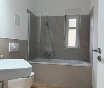 Erstbezug nach Modernisierung! Balkon + Einbauküche! - Photo 2