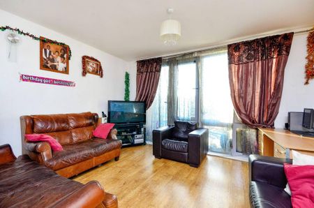 3 bedroom flat to rent - Photo 2
