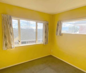 Modern & Convenient Home - Photo 2