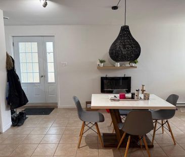 Appartement à louer 4 1/2 demi sous-sol / Cession de bail - Photo 1