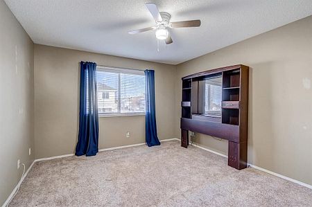 9 Spring Crescent Southwest, Calgary - Photo 2