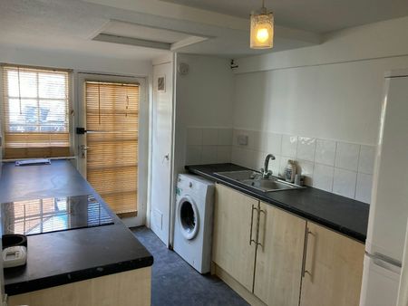 Flat to rent on - Photo 5