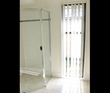 Air Conditioned Private 4 Bedroom Home - Photo 5