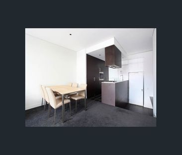 Quality Living – Docklands! - Photo 3