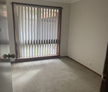 Family Living in Prime Cranbourne Location! - Photo 3