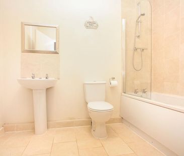 3 bedroom flat to rent - Photo 5