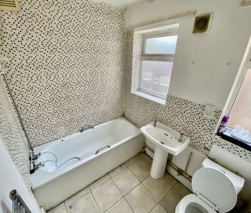 Two‑bedroom home on Dale Road, Derby. Features a living room, dinin... - Photo 6