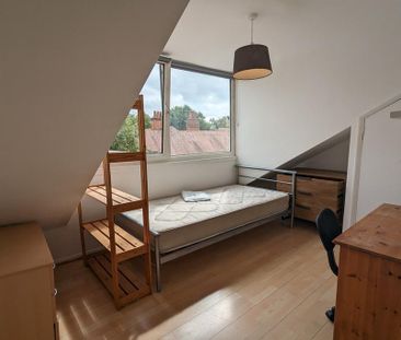 4 bedroom terraced house to rent - Photo 4