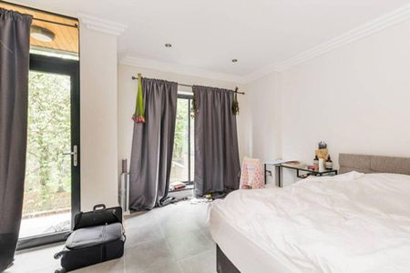 4 bedroom mews to rent - Photo 5