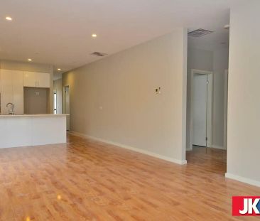 “Absolutely Stunning Home!” - Photo 3