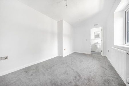 Epsom Road, Guildford - 3 bedrooms Property for lettings - Seymours - Photo 5