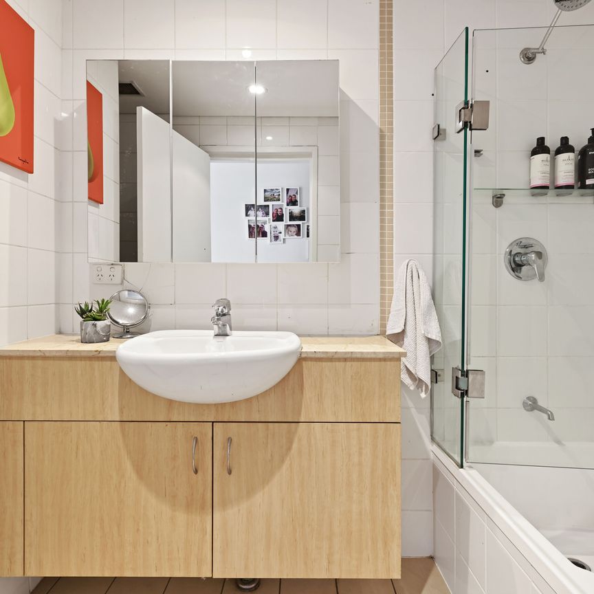 One Bedroom Apartment in The Heart of Newtown - Photo 1