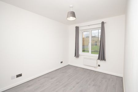 2 Bed Flat, Springfield Court, IG1 - Photo 4