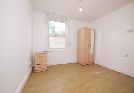 4 Bed End Terrace, Plaistow Road, E15 - Photo 2