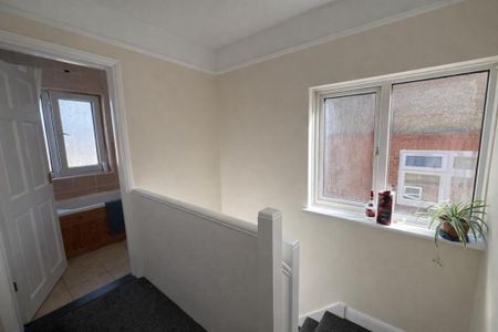 5 bedroom flat to rent - Photo 3