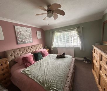 Belloc Close, Crawley - Photo 2