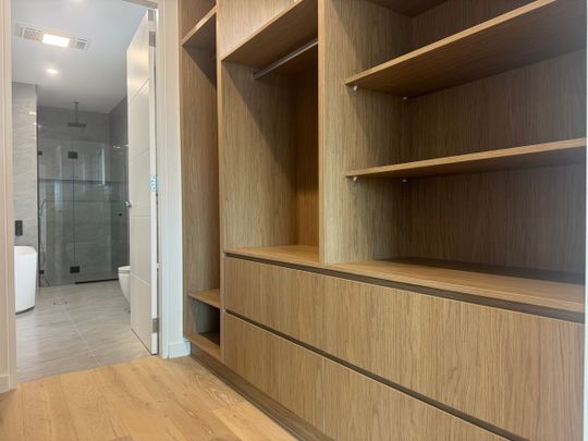 BRAND NEW LUXURY 5 BEDROOM HOME - Photo 1