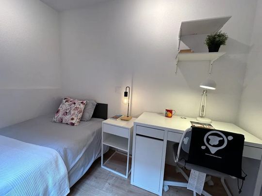 Calle de la Genciana, Madrid, Community of Madrid 28039 - Photo 1