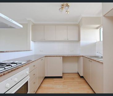 Stylish Two-Storey Loft in Prime Newtown Location - Photo 4