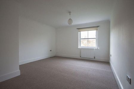 4 bedroom detached house to rent - Photo 2