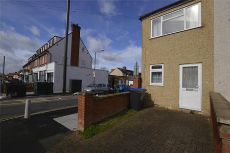 2 bedroom end of terrace house to rent - Photo 4