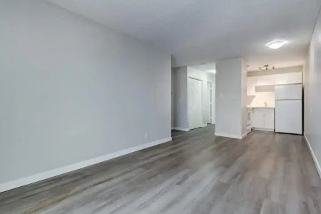 2 Bedroom - Photo 2