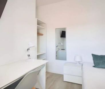 Room in a shared 7-bedroom apartment for rent in Lisbon. - Foto 6
